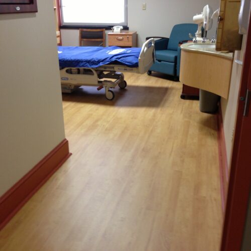 Hospital room with vinyl floor, SmartCells is used as an underlayment