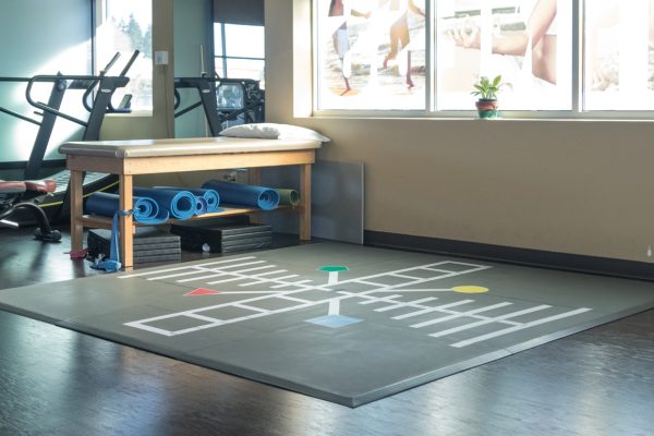 Rehabilitation area featuring Smartcells Physical Therapy mat