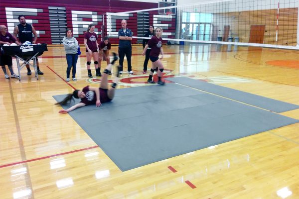 smartcells-volleyball-pierce Volleyball team training on SmartCells Volleyball mats